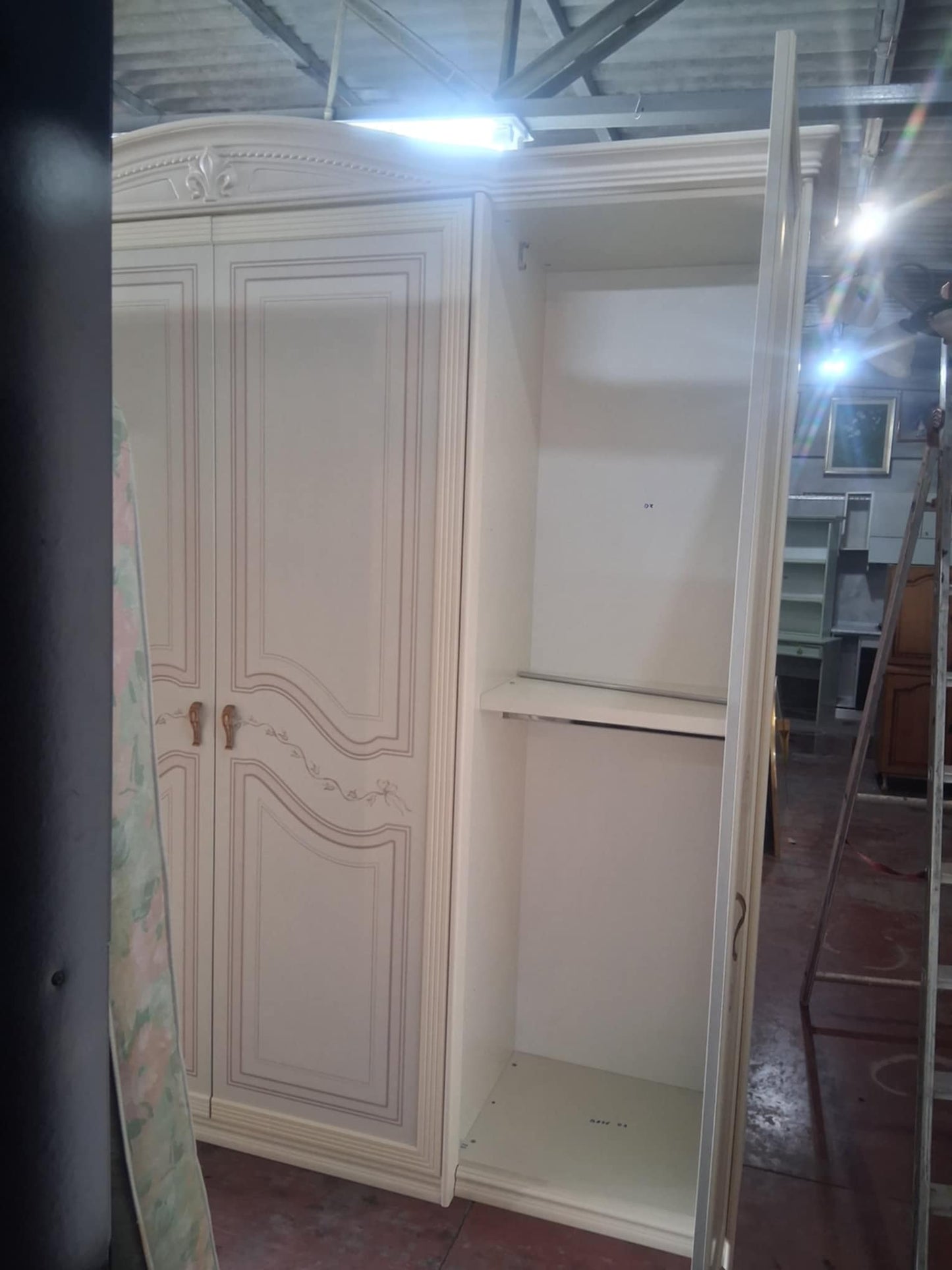Armadio Classico Decorato - Ampio e Raffinato Mercatino Usato Crotone