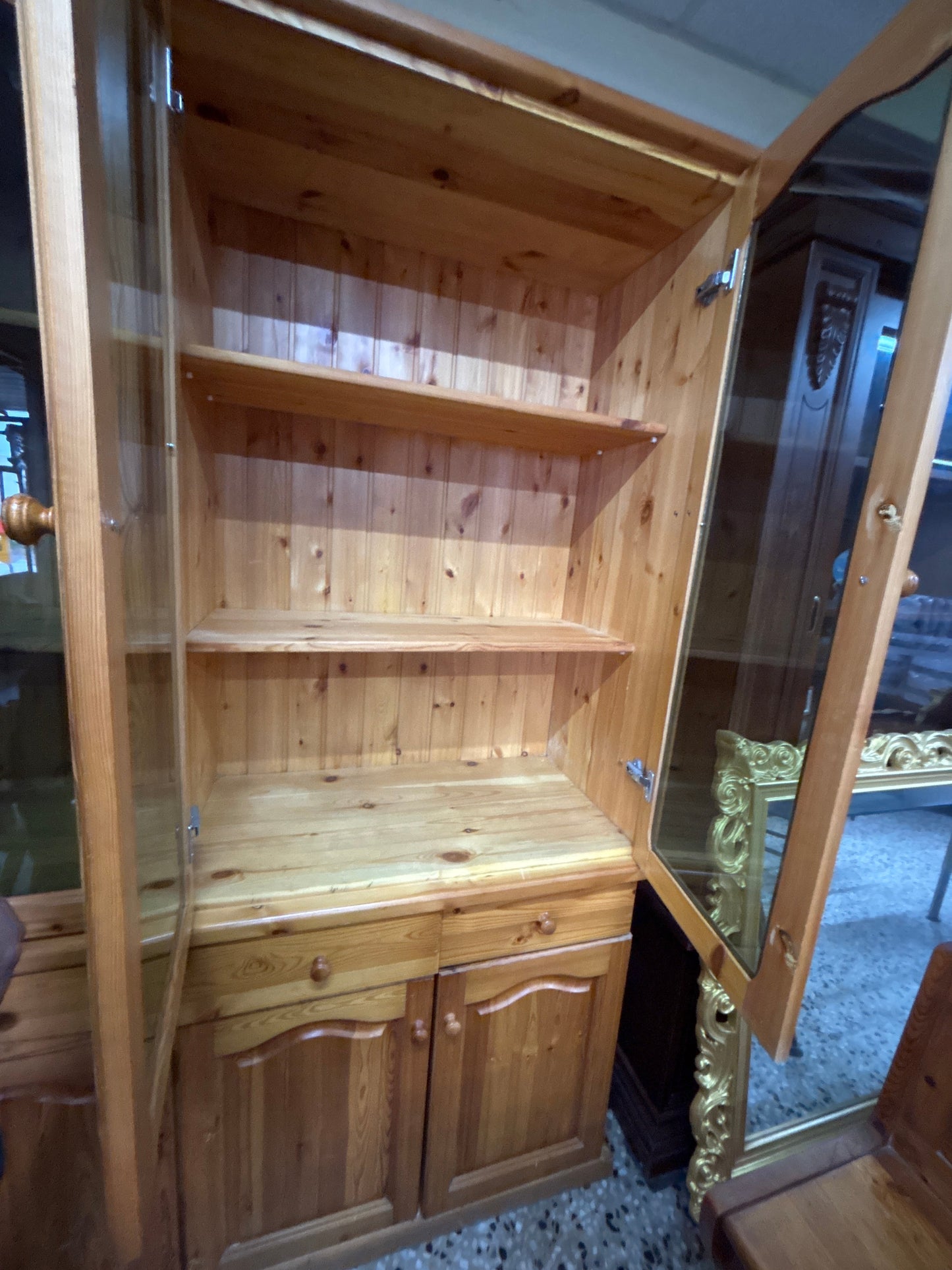 Cristalliera in legno massello con ante in vetro – 187x49x214 cm Mercatino Usato Crotone