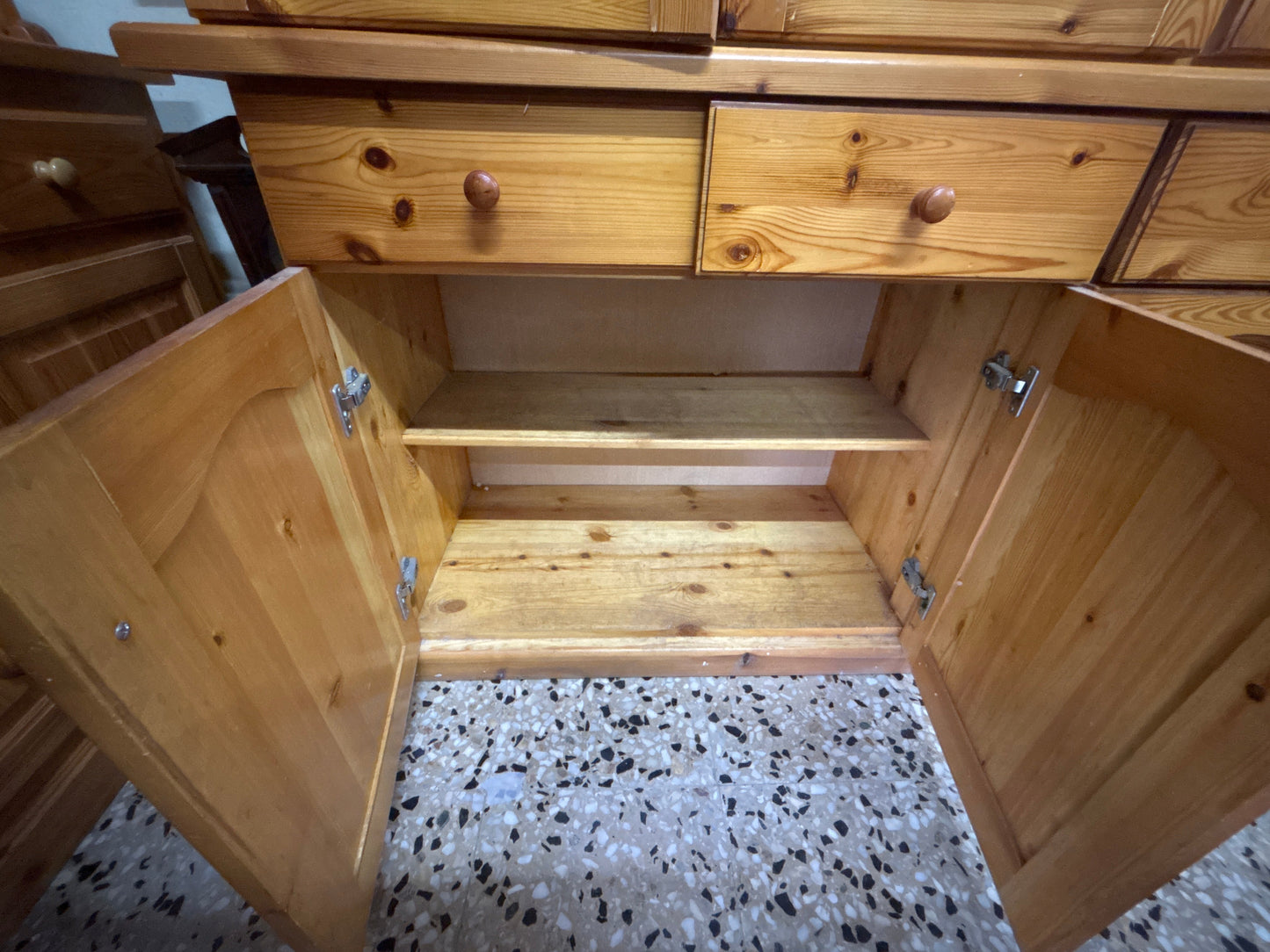 Cristalliera in legno massello con ante in vetro – 187x49x214 cm Mercatino Usato Crotone