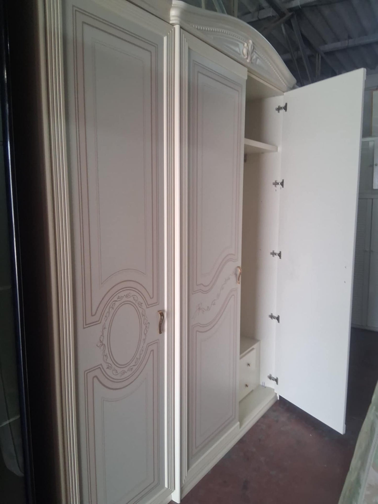 Armadio Classico Decorato - Ampio e Raffinato Mercatino Usato Crotone