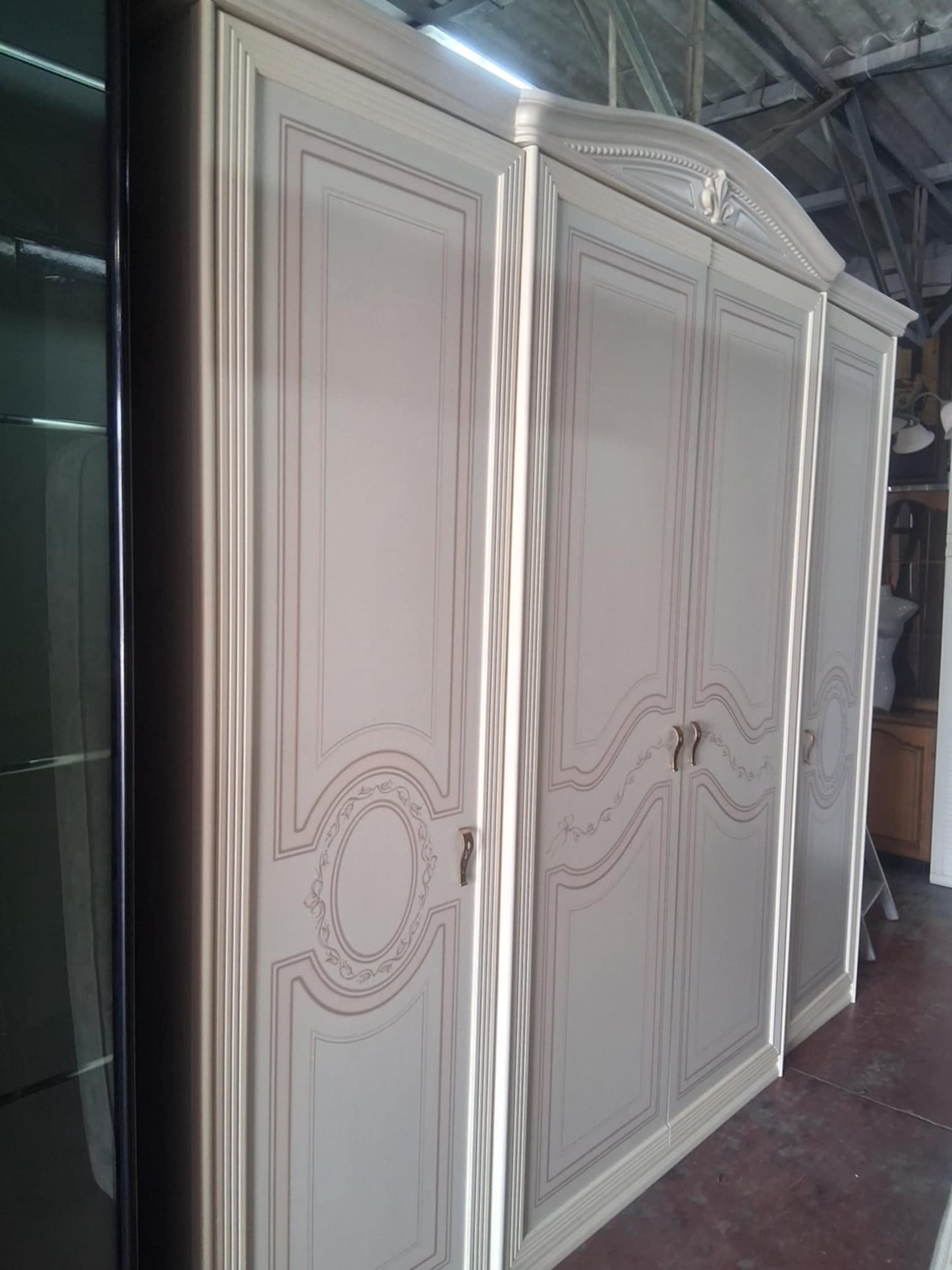 Armadio Classico Decorato - Ampio e Raffinato Mercatino Usato Crotone