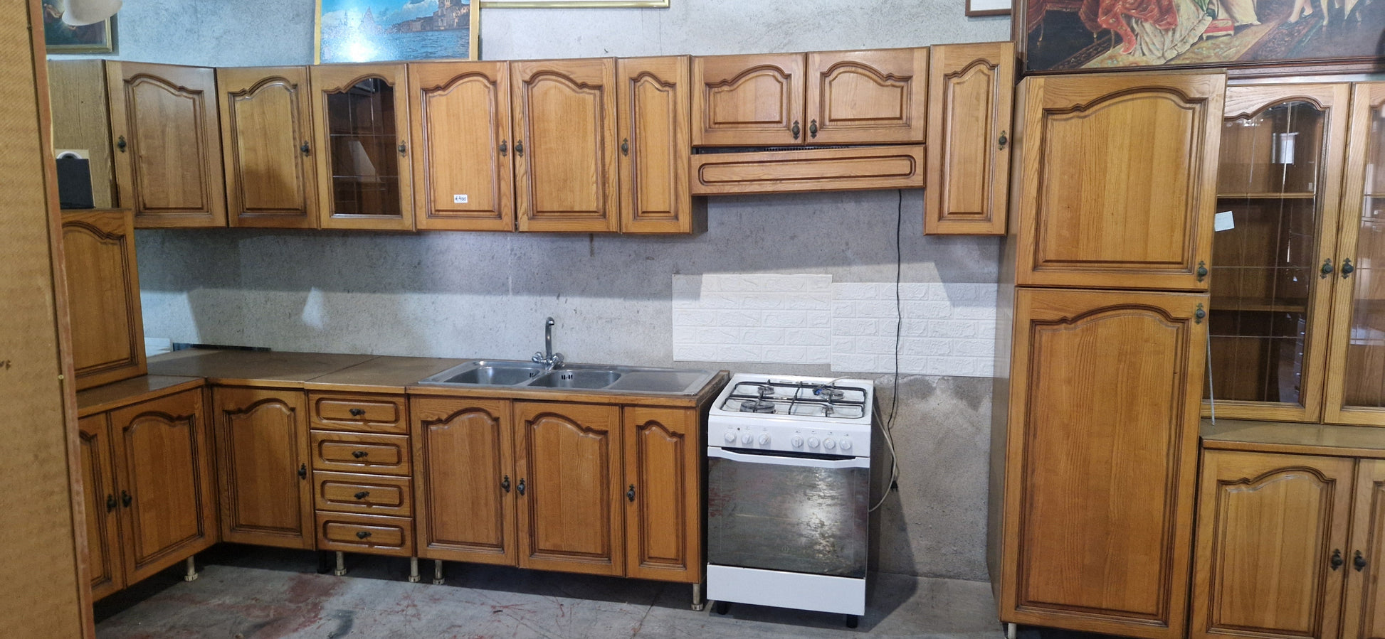 Cucina completa 550 cm in legno massello con forno e pensili vetrina Mercatino Usato Crotone