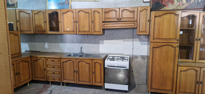 Cucina completa 550 cm in legno massello con forno e pensili vetrina Mercatino Usato Crotone