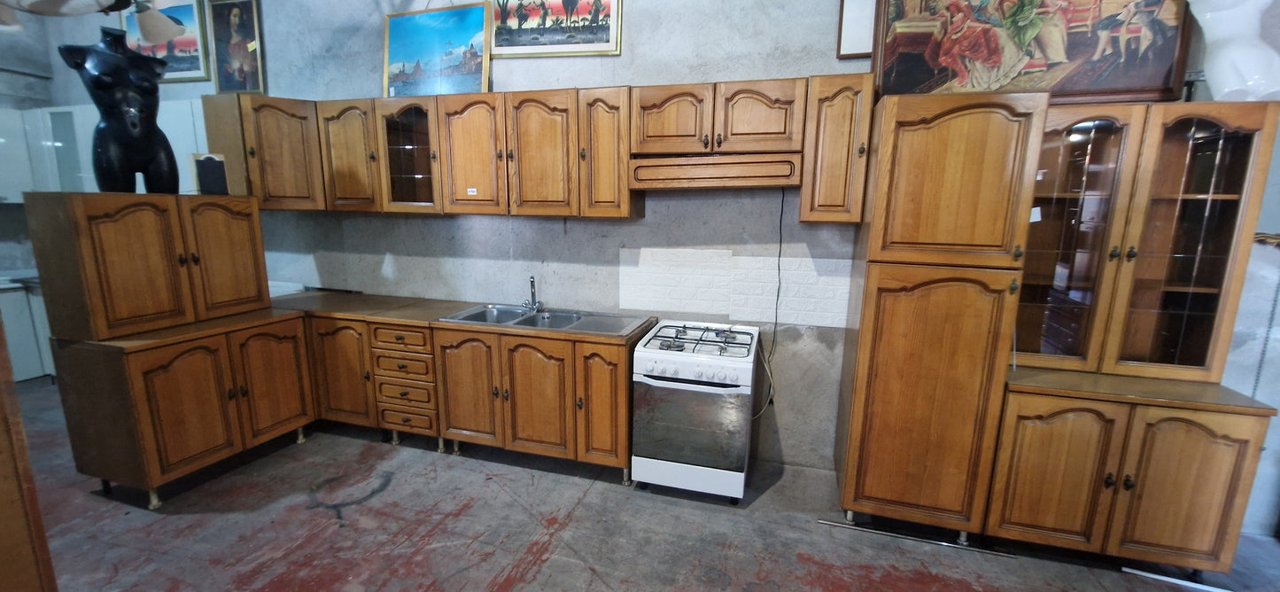 Cucina completa 550 cm in legno massello con forno e pensili vetrina Mercatino Usato Crotone