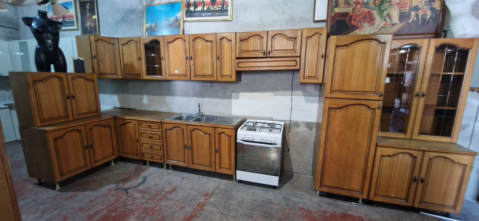 Cucina completa 550 cm in legno massello con forno e pensili vetrina Mercatino Usato Crotone