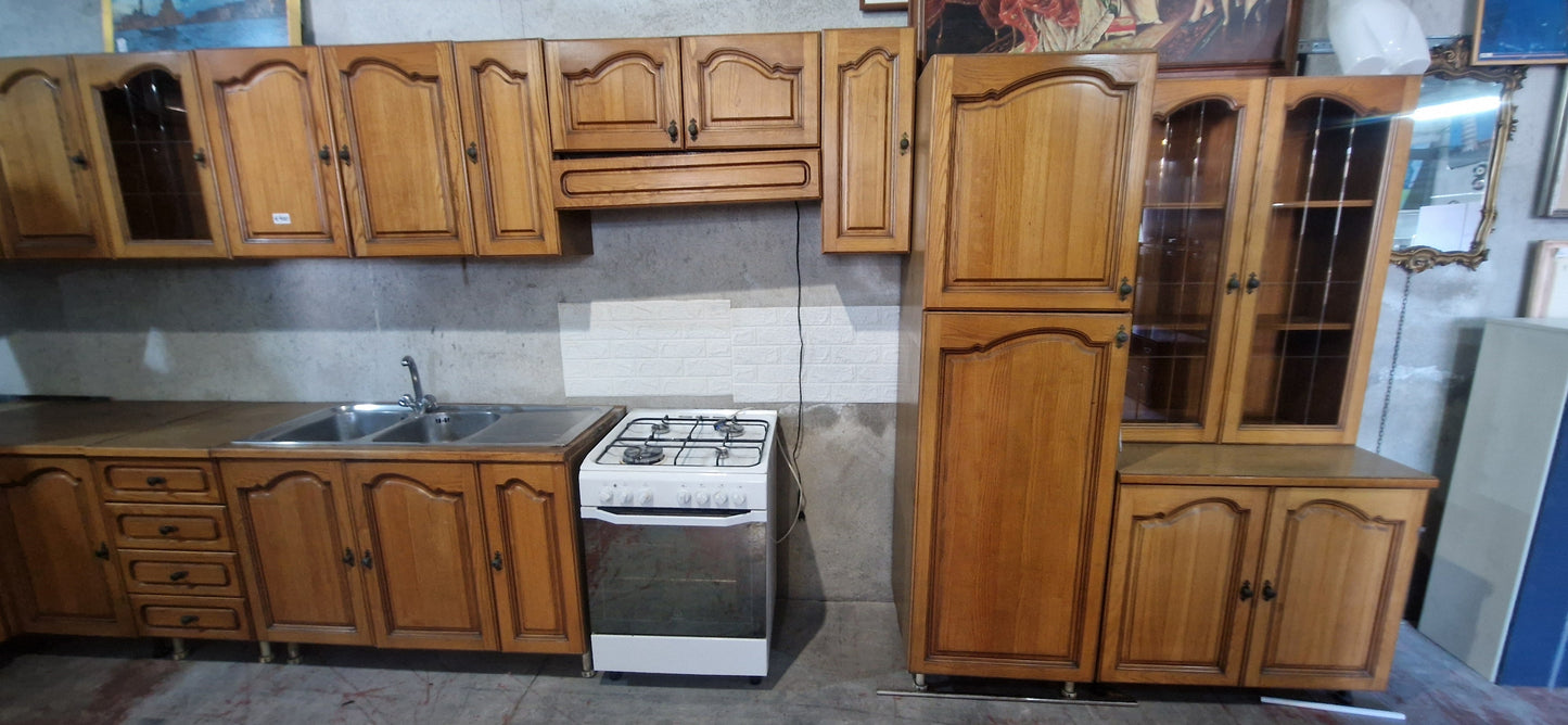 Cucina completa 550 cm in legno massello con forno e pensili vetrina Mercatino Usato Crotone