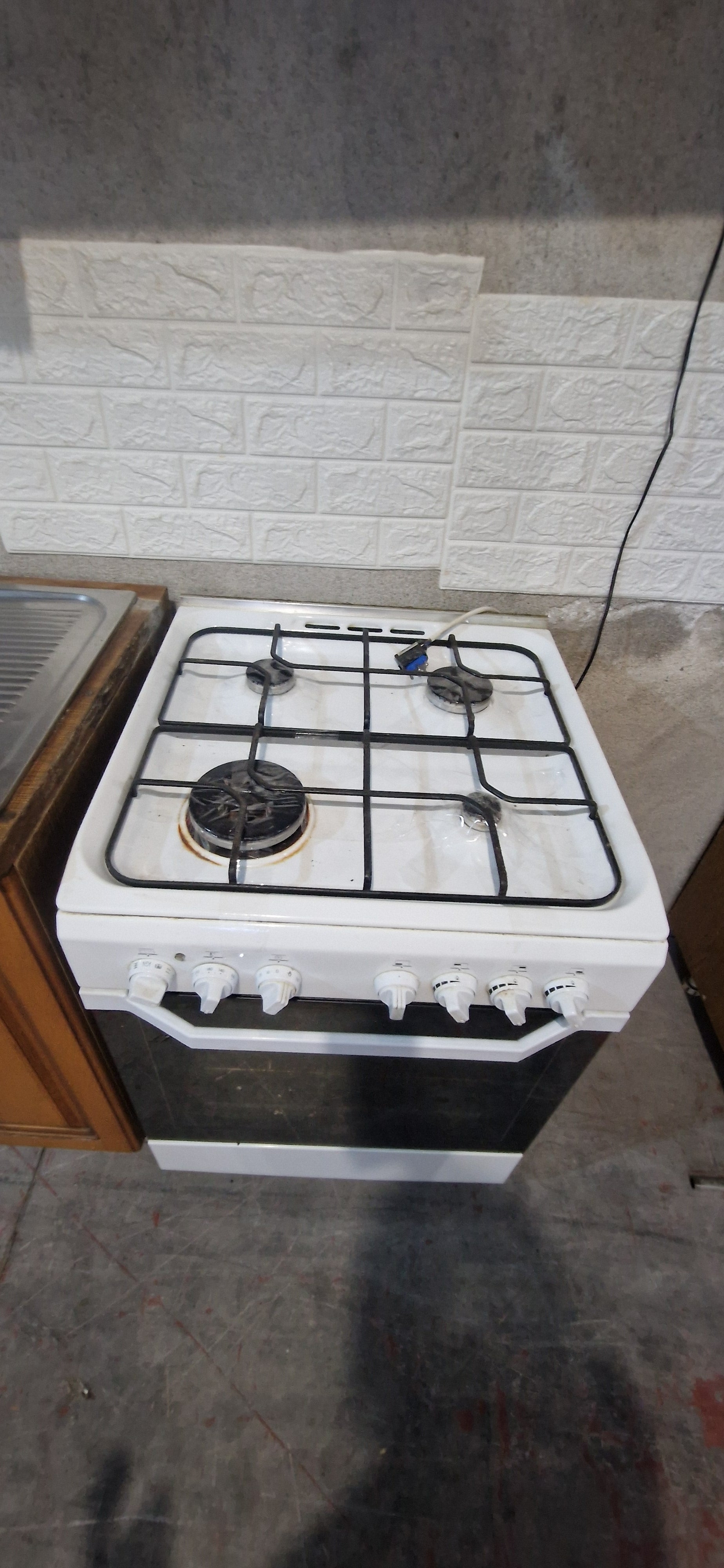 Cucina completa 550 cm in legno massello con forno e pensili vetrina Mercatino Usato Crotone