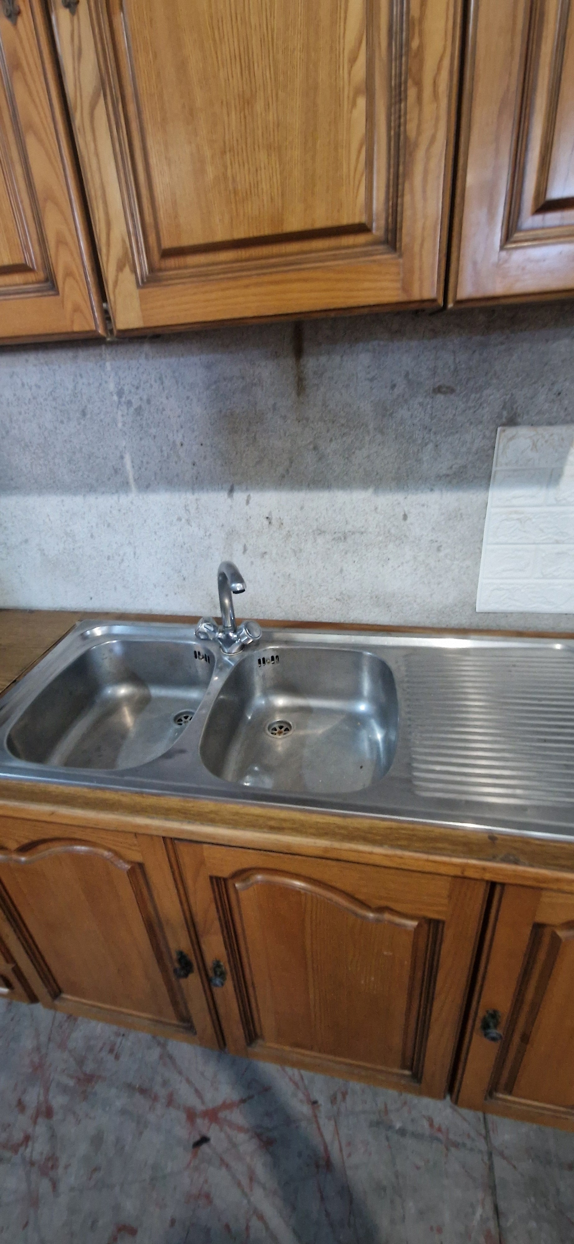 Cucina completa 550 cm in legno massello con forno e pensili vetrina Mercatino Usato Crotone