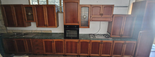 Cucina componibile classica marrone L645 cm con forno, fuochi e lavello Mercatino Usato Crotone