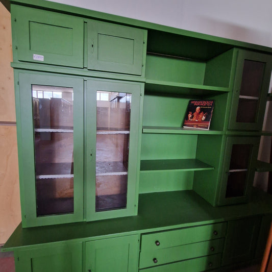 Vetrina verde in legno con ante vetro e ripiani – L280xP52xH216 Mercatino Usato Crotone