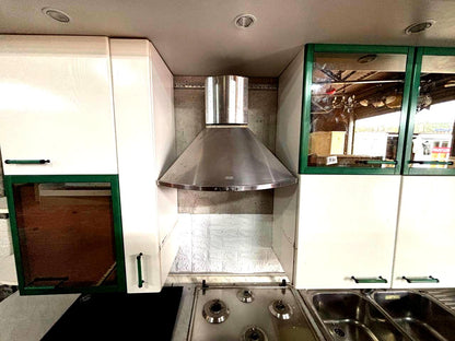 Cucina Completa con Forno e Piano Cottura – Ottimo Affare!