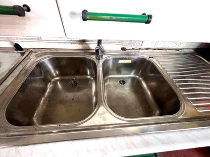 Cucina Completa con Forno e Piano Cottura – Ottimo Affare!
