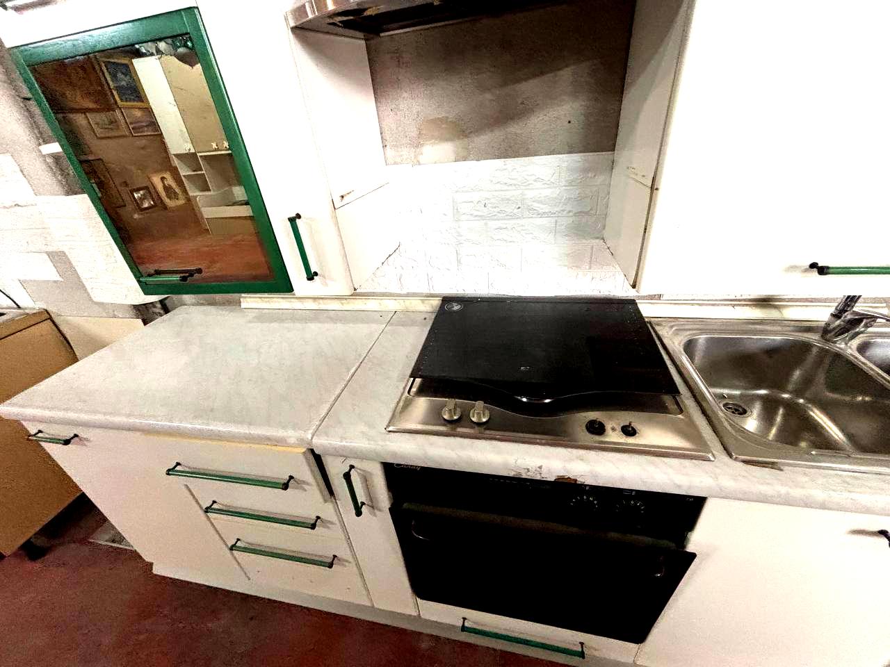 Cucina Completa con Forno e Piano Cottura – Ottimo Affare!