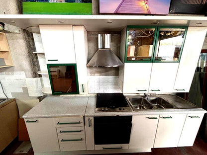Cucina Completa con Forno e Piano Cottura – Ottimo Affare!