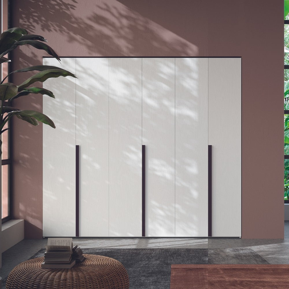 Armadio Coco 6 ante battenti colore bianco Portland e maniglie nere opache Effezeta