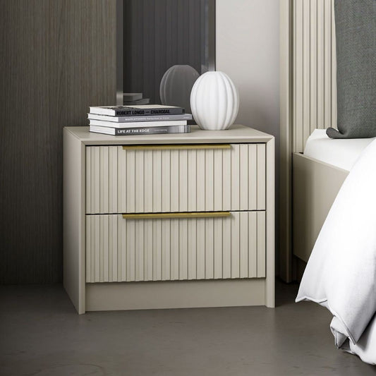 Comodino Kale in colore cashmere con due cassetti incassati ad effetto cannettato Effezeta