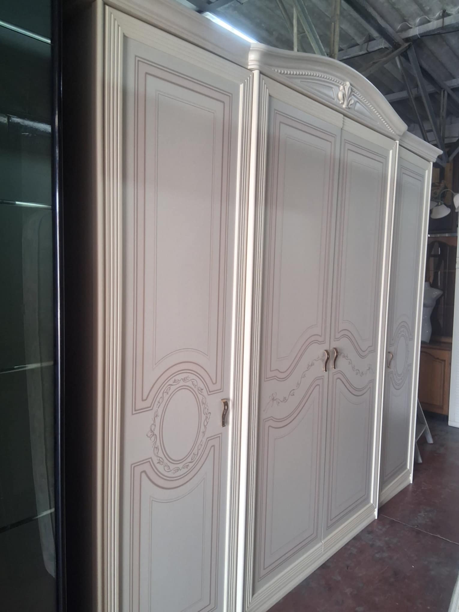 Armadio Classico Decorato - Ampio e Raffinato Mercatino Usato Crotone